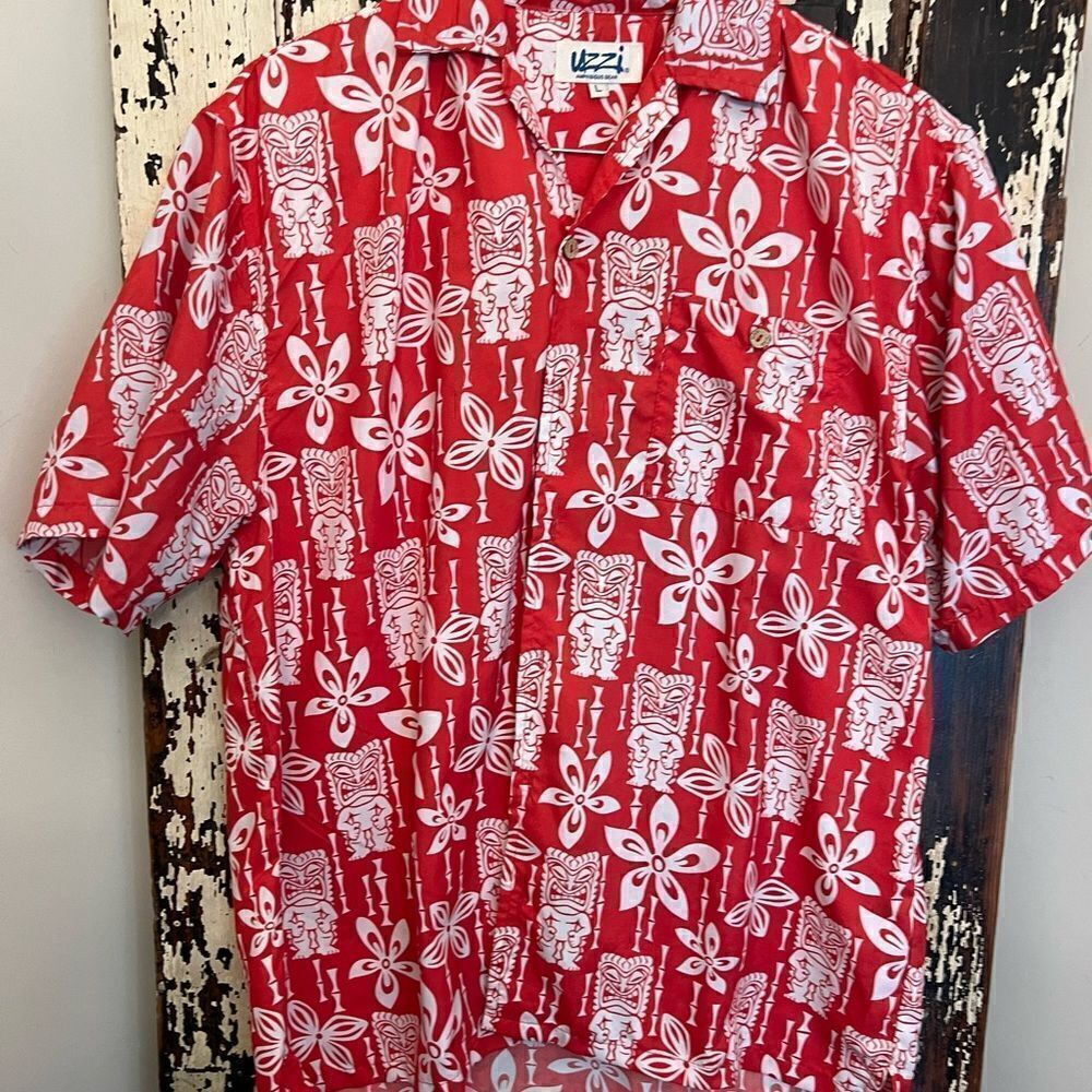 Men’s UZZI Tiki Hawaiian Button down shirt.  Size L.